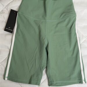 First Division Biker Shorts 7” Set Sage White Ribbed Seamless Women’s XS NWT